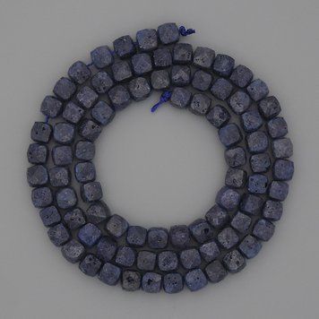 Бусины Сапфир на нити граненый кубик d-4,5мм+- L-39см+- 8082 фото
